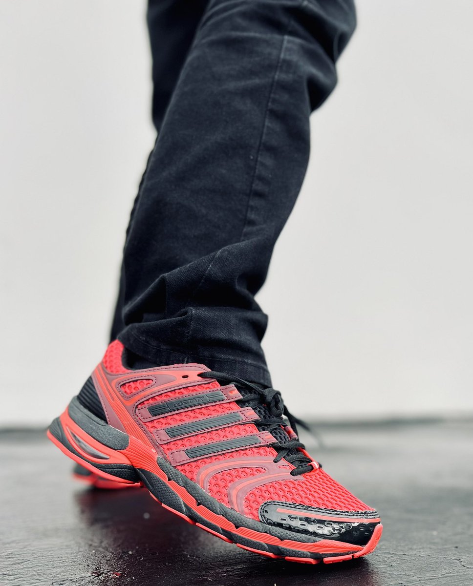 First #FIREFRIDAYS of 2026 &amp; it feels GOOD to be running it back with y’all another year 🔥 

This pair felt like the PERFECT way to start if I do say so myself 👀 right <a href="/shakejmj/">SHAKE</a> 🍒 

Never just about the 👟 always about the person wearing them 💚 See y’all on Fridays #KOTD