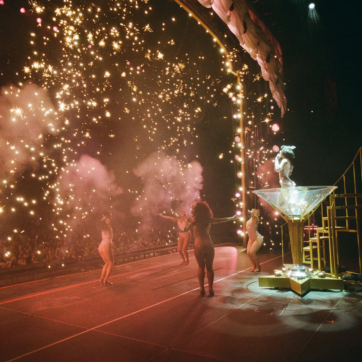 Halsey Archive tweet media