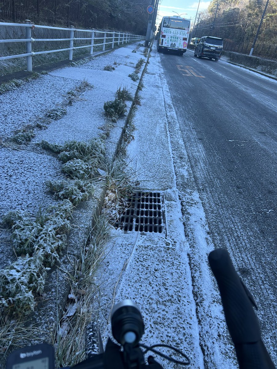 twobytwo_sp's tweet image. いつもの1時間ポタリング🚴
今朝はご近所坂道頂上は-3℃
北向き舗装路はガチガチで😱
ダートは◎
ロードでは⚠️かな🥶