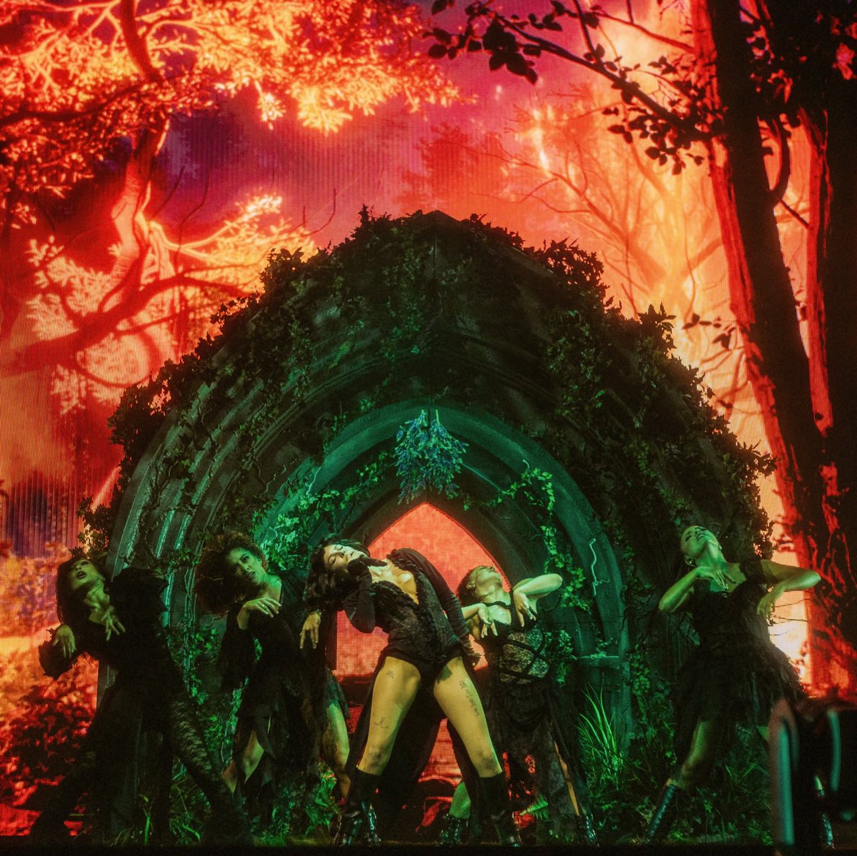 Halsey Archive tweet media