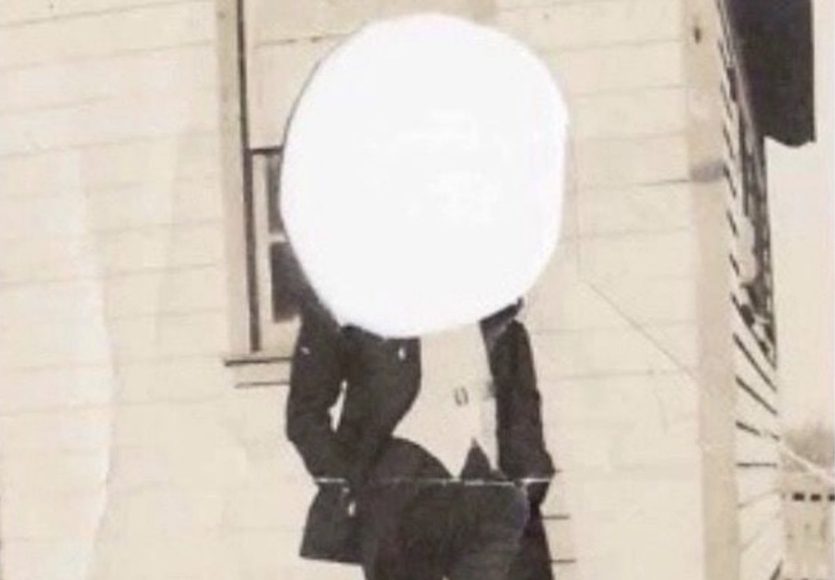 faewings's tweet image. oh to be in someone’s locket…♥︎