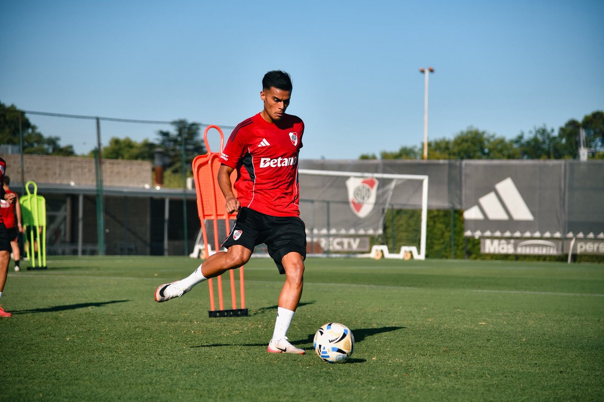 RiverPlate's tweet image. 📍 Último entrenamiento antes de viajar a San Martín de Los Andes. 🔜💪

#River2026