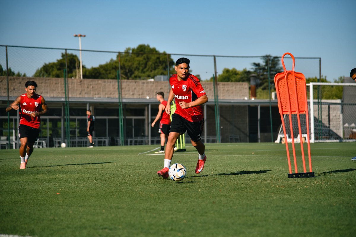 RiverPlate's tweet image. 📍 Último entrenamiento antes de viajar a San Martín de Los Andes. 🔜💪

#River2026