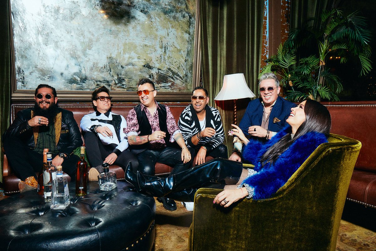 ¡Comenzamos este 2026 con todo! 💥

De parte de Irving, Jorge, Tana, Pepe, Nacho, Oso les deseamos que este 2026 este lleno de bendiciones. ✨ Nos vemos este año para recorrer el mundo con #DiscoStereoTour muy pronto visitaremos tu ciudad o país. 🇲🇽🇪🇸🇫🇷🇬🇧🇸🇻🇭🇳🇬🇹🇺🇸 ¡Qué emoción! ❤️‍🔥