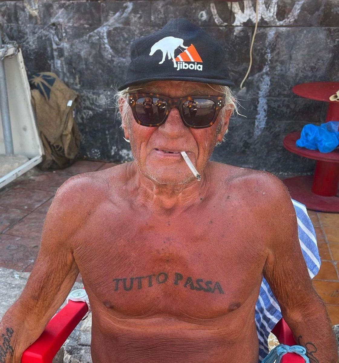 planardisarray's tweet image. finalmente terminei a amizade com essa maluca