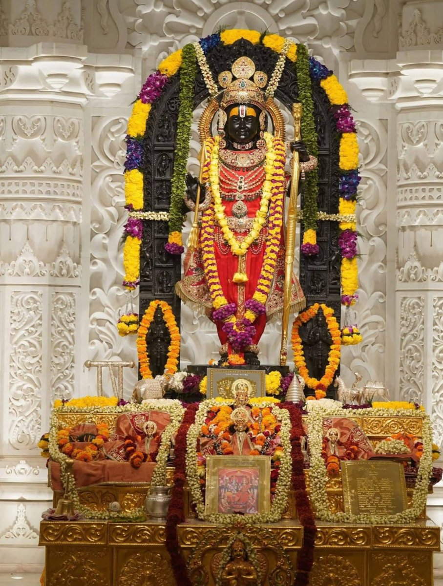 विश्वास करो भगवान हर समय आपको देख रहे हैं।