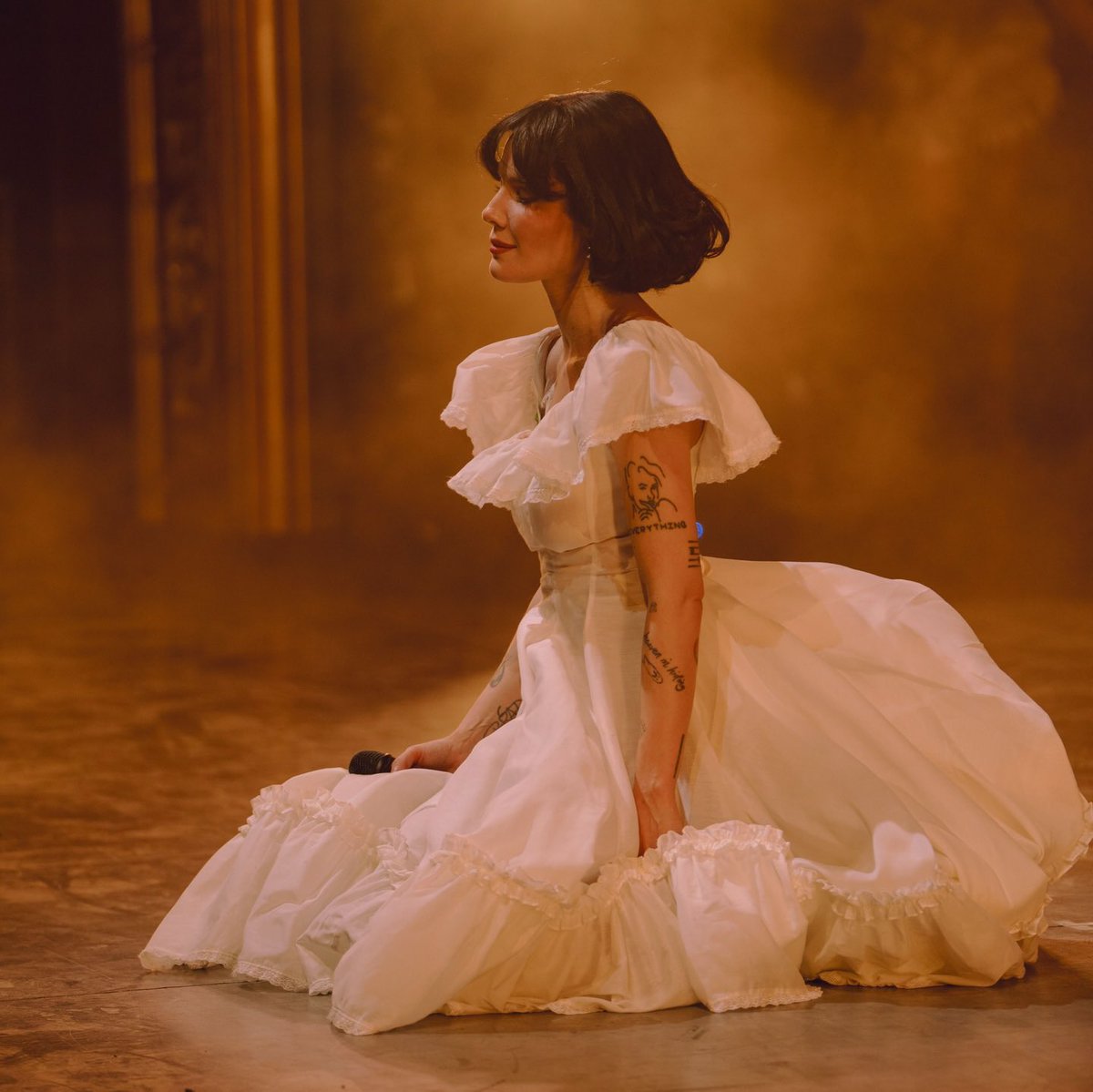 hellfindsyou's tweet image. i feel something so deeply for majestic princess halsey