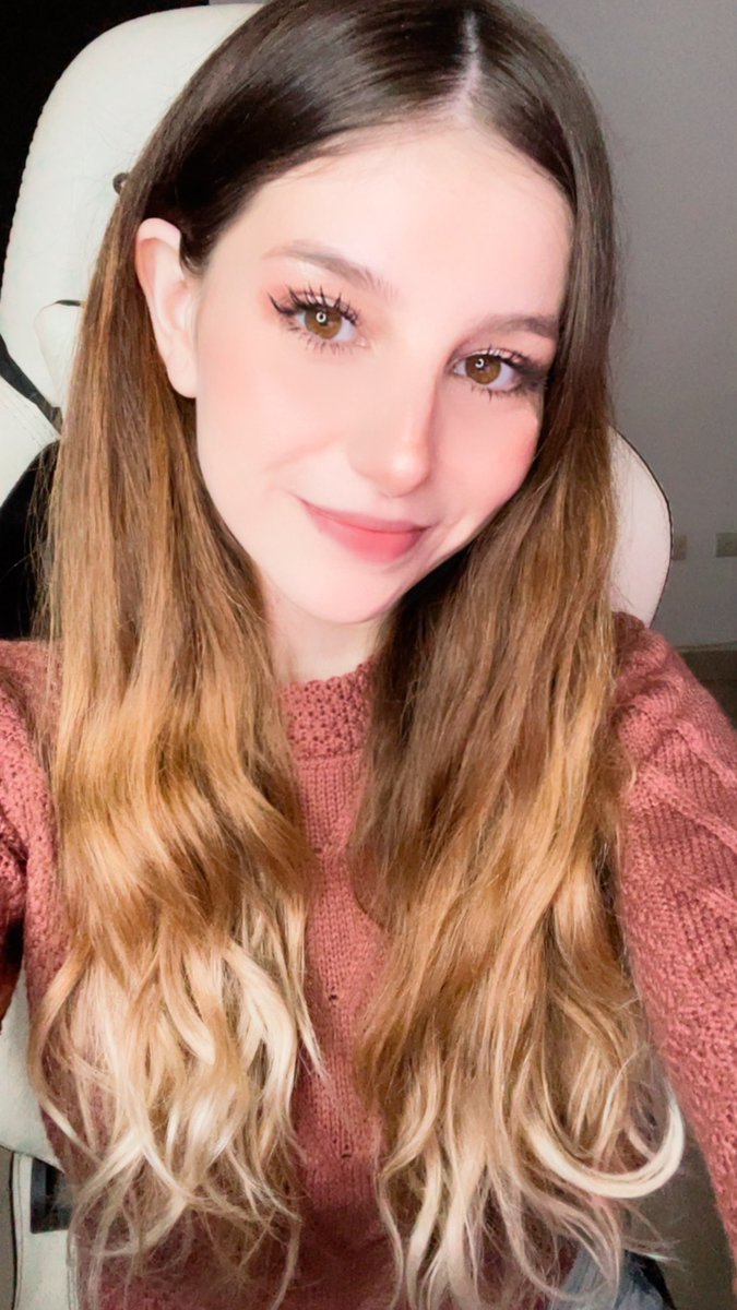 Después de 6 meses sin prender ya estoy en vivo en Twitch 🥰🥰🥰