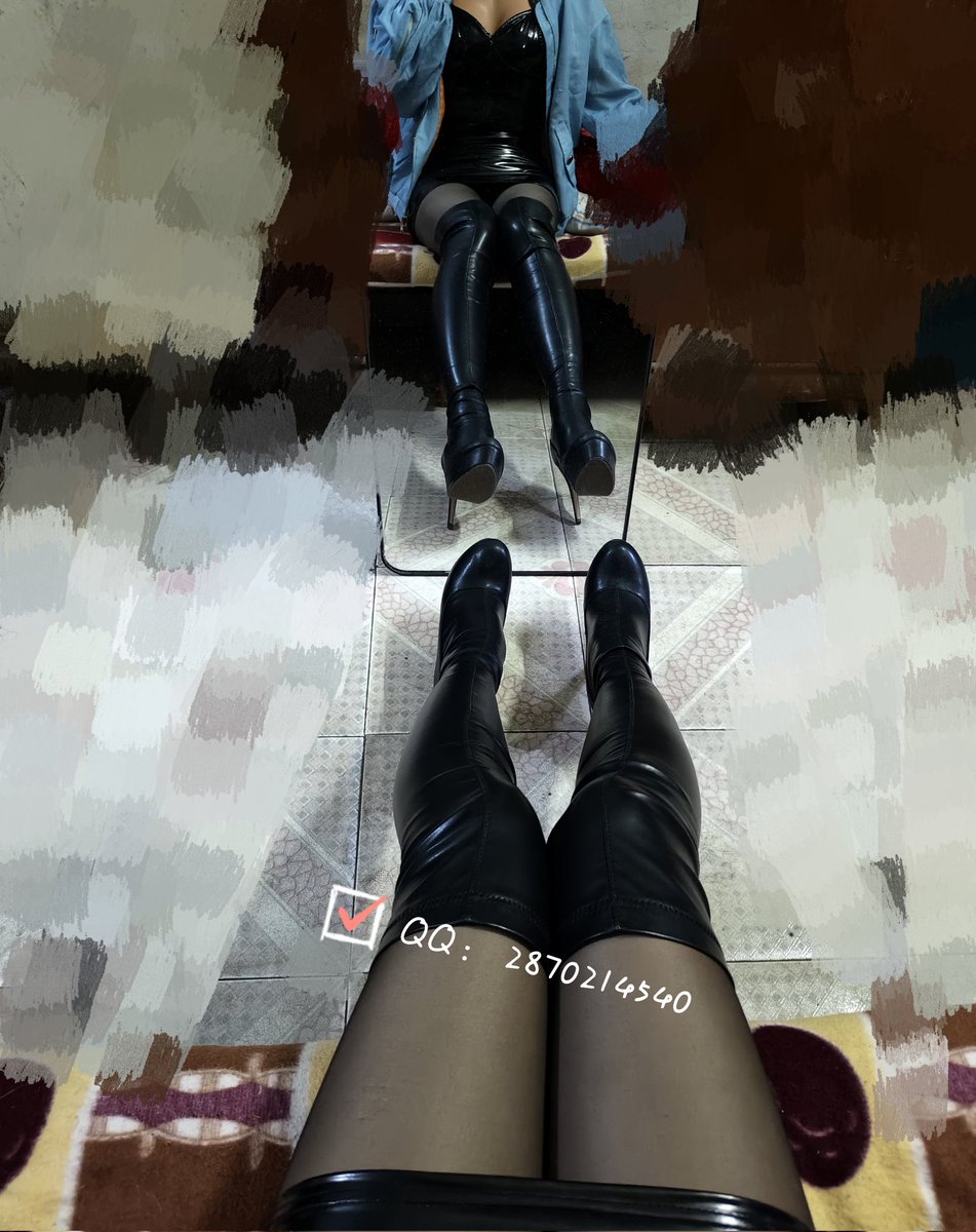 要不要做点什么呢
#长靴 #过膝靴 #黑丝 
#高跟 #靴子 #骚货