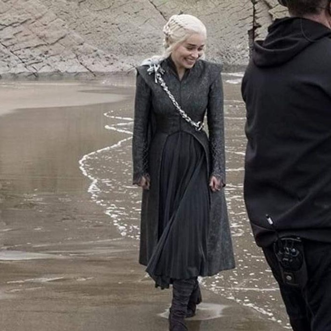 maenyraa's tweet image. ancestor                                     descendant