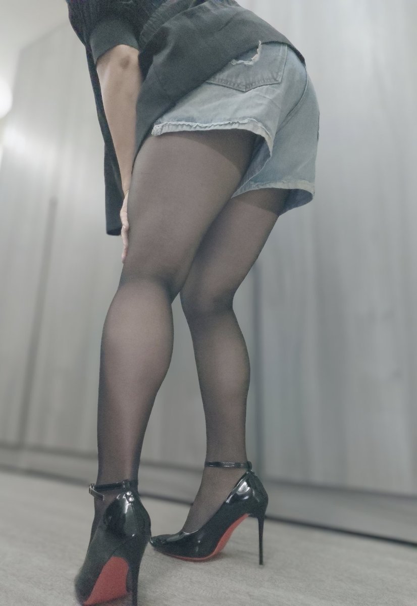 好久沒有拍拍新作品了，大家有沒有忘記我了呢~！？🤔 #女裝 #男娘 #偽娘 #黑絲