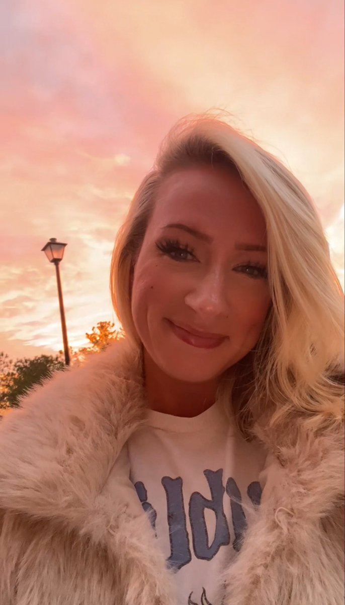 MommysStretchedH0les tweet media