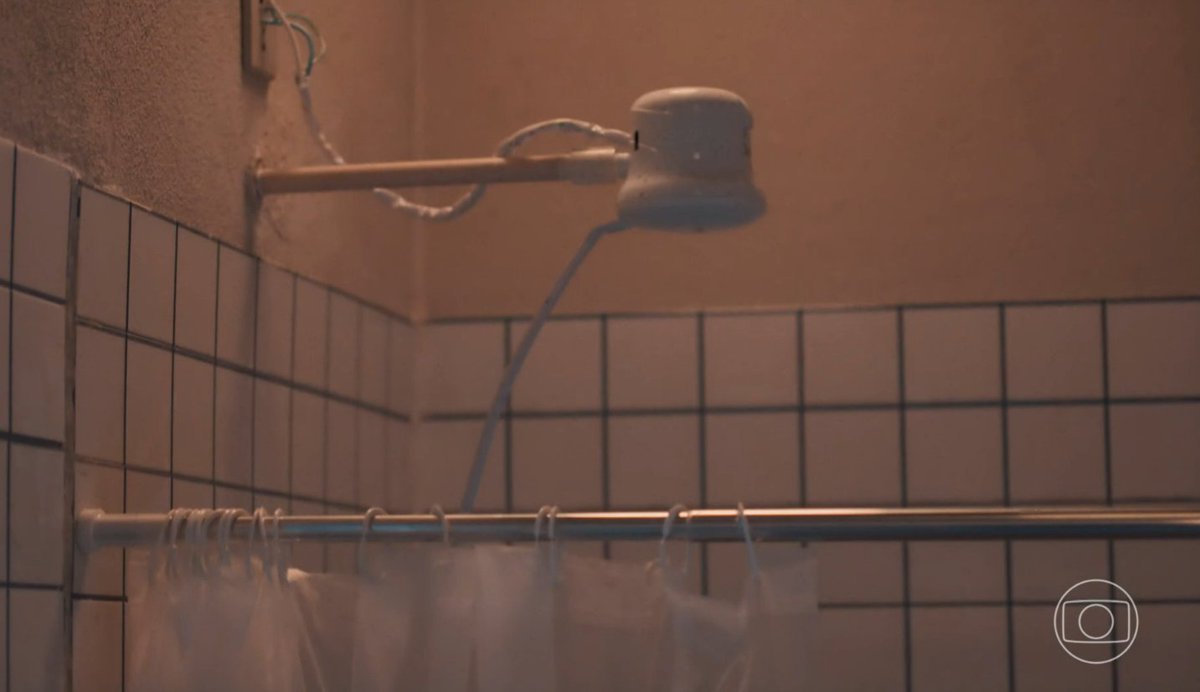 A primeira vez do Leo... numa casa de pobre #TrêsGraças