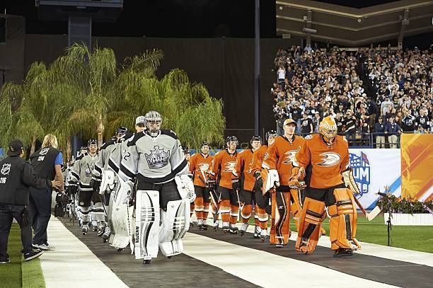 SleeperDodgers's tweet photo. With the Winter Classic at LoanDepot Park tonight, it’s hard not to think back to Kings vs. Ducks at Dodger Stadium.

It’s time for another outdoor hockey game at Dodger Stadium. https://t.co/cMKTl1oQO2