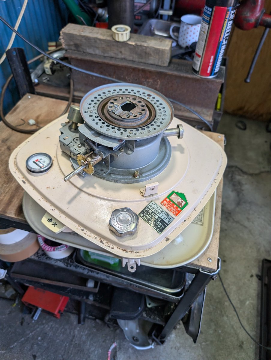 ストーブの分解清掃 三十年前位に買ったものですが 最初の二〜三年しか