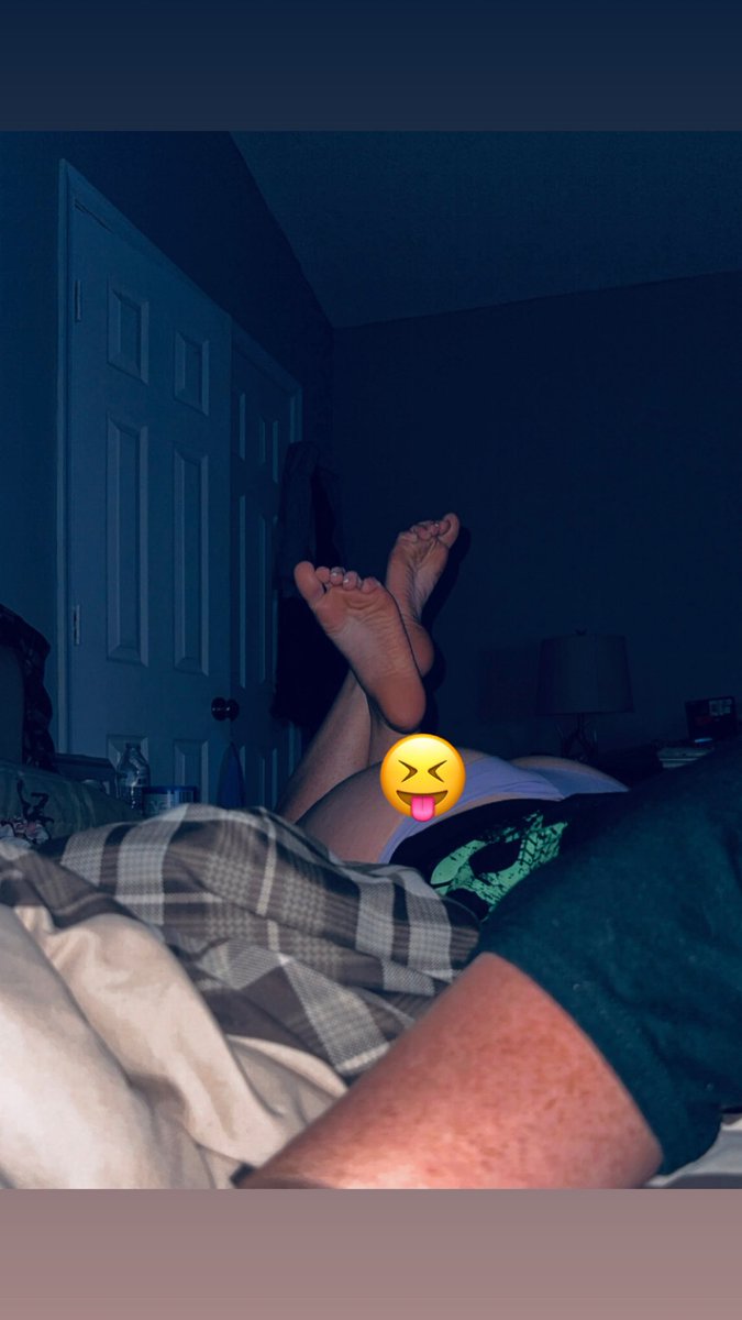 Toes_ByLillie_'s tweet image. Peek a boo 👅I peep some wrinkled soles😝👀