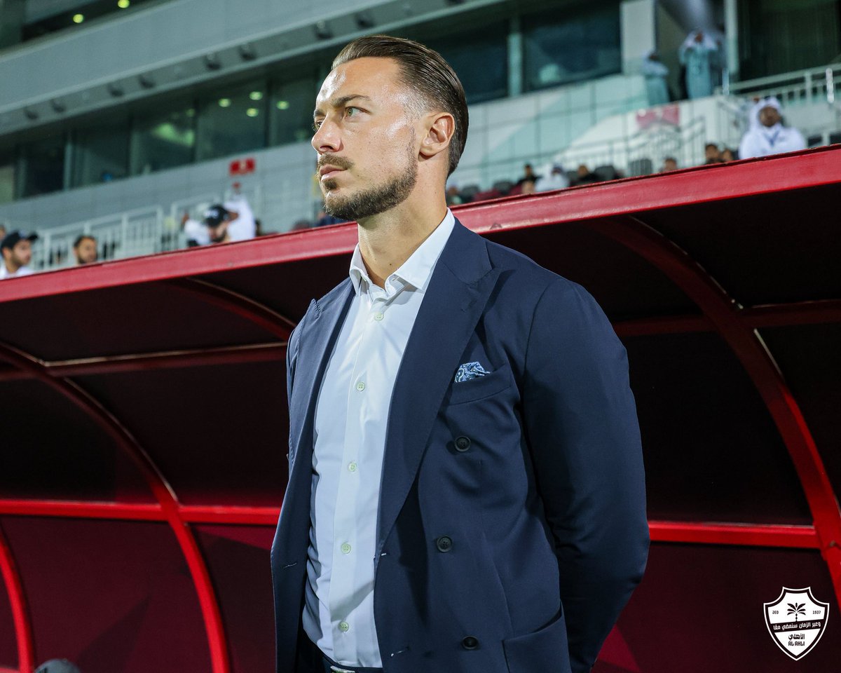 حيرنا هذا المدرب حقيقة..
جولة تقول لازم يممشي..
والجولة الثانية تقول ماتياس خط احمر..

والنهاية معه 😱😱😱
.
.
.
.
.
. 

#الاهلي_النصر