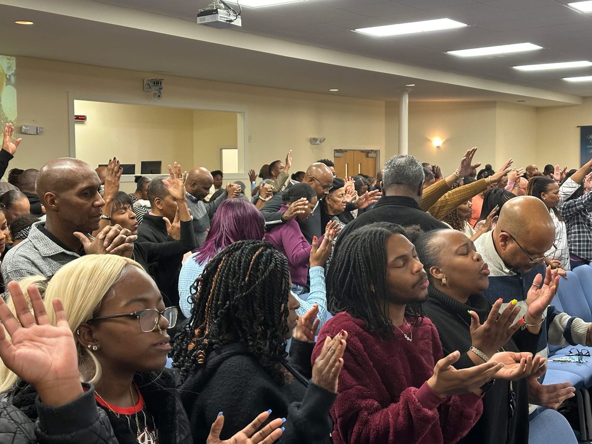 CFamC's tweet image. CFC Celebrated the New Year! We are 'Redeeming the Time: Taking Advantage of Opportunities and Open Doors' this year. Ephesians 5:14-19, Nehemiah 1:1-4 [Pray, Plan, Pursue, Possess, Prosper] Photo Credit: Elbert Alexander