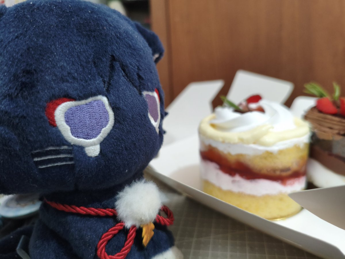 _cethema's tweet image. Happy Birthday ☂️☂️