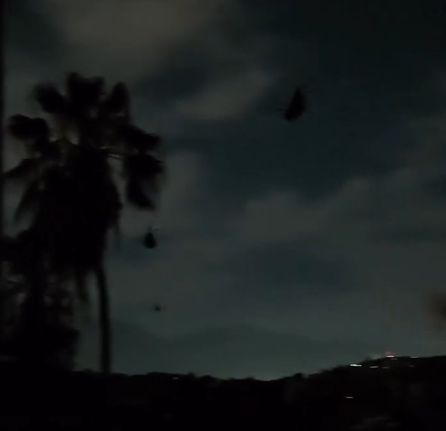 GalaxyNewsUnit's tweet image. ☄️#BREAKING: NEW PHOTO CONFIRMS CHINOOKS WERE INVOLVED. Caracas Explosions have Rocked THE CITY! Venezuela 🇻🇪 under attack!