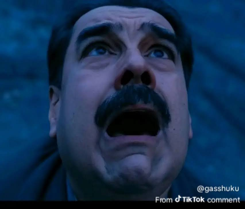 BehizyTweets's tweet image. Maduro looking outside his window right now: