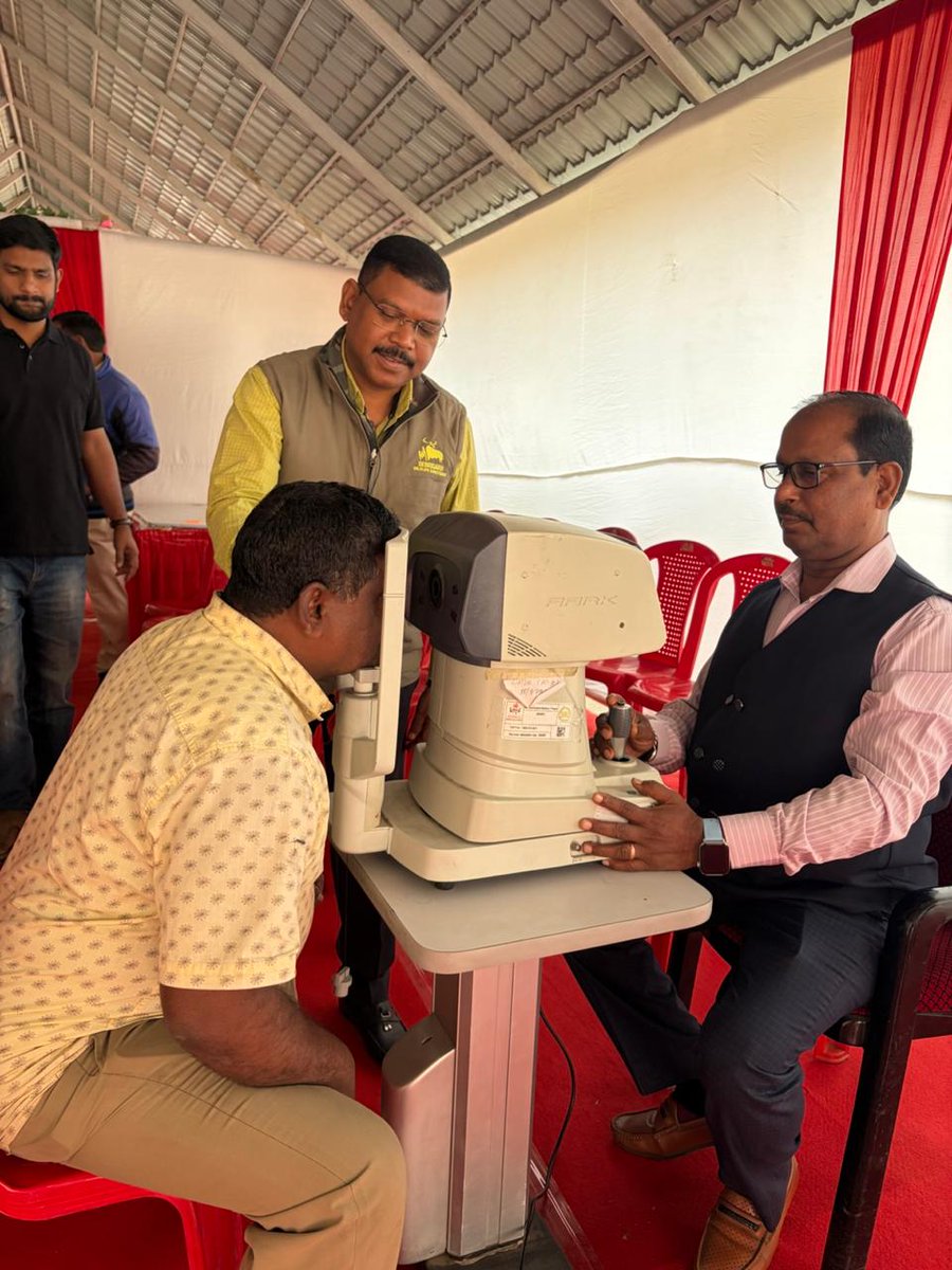 RTO_SAMBALPUR's tweet photo. Free Eye Testing Camp is now underway at the RTO Sambalpur office premises. All are welcome to participate and get their eyes tested. Take a step towards better vision and safe driving.
#See_Better, Drive Safer 
@STAOdisha @DmSambalpur @SpSambalpur https://t.co/iJH0VbDcA7