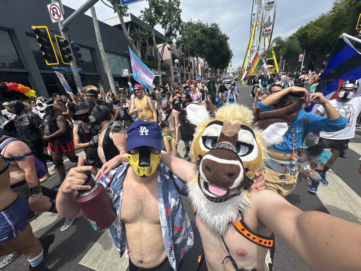 🟦☁️ @bleat182.noel.lgbt tweet media