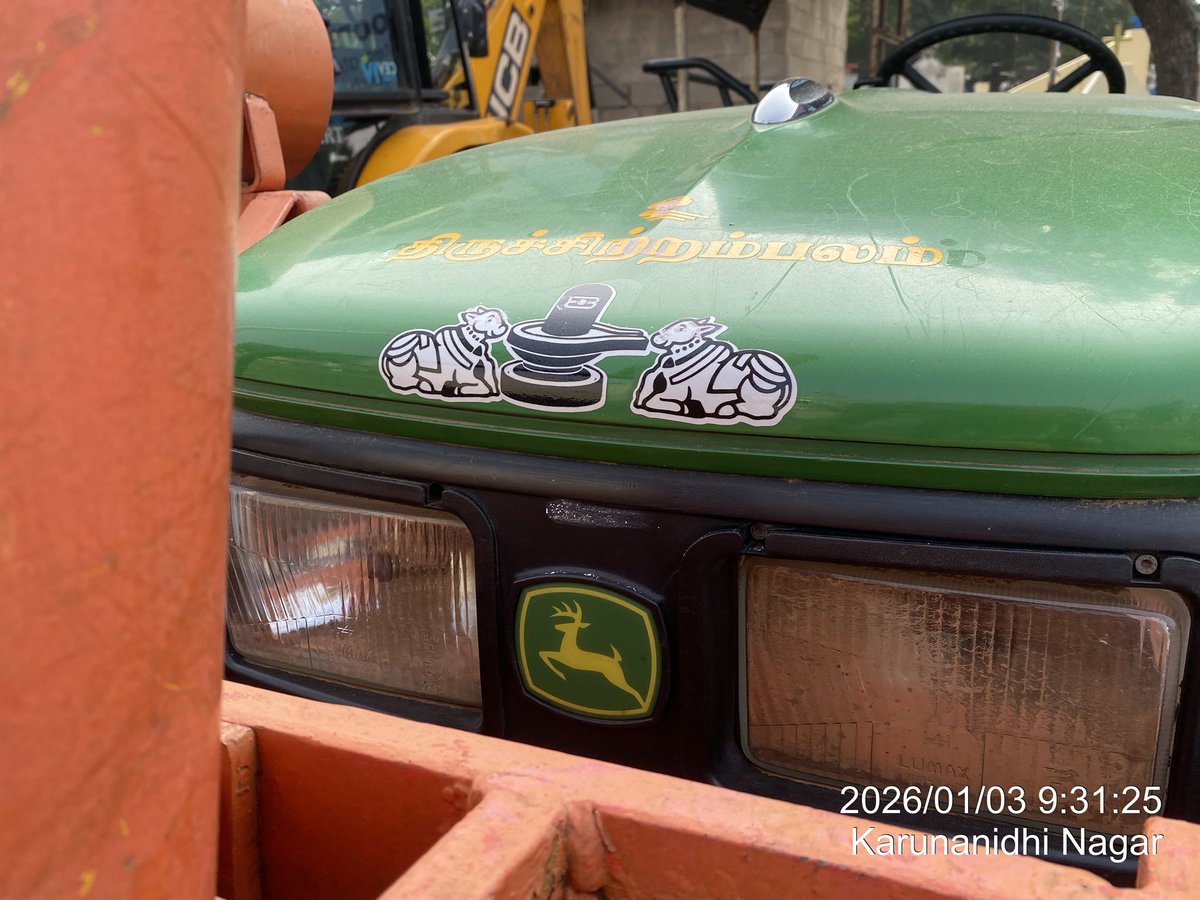 rinrinrin47disk's tweet image. 🇮🇳インドでジョンディア発見👀
牛のシール？が可愛い🩷
#RINdia2526

（間違って消しちゃったので再投稿💦）