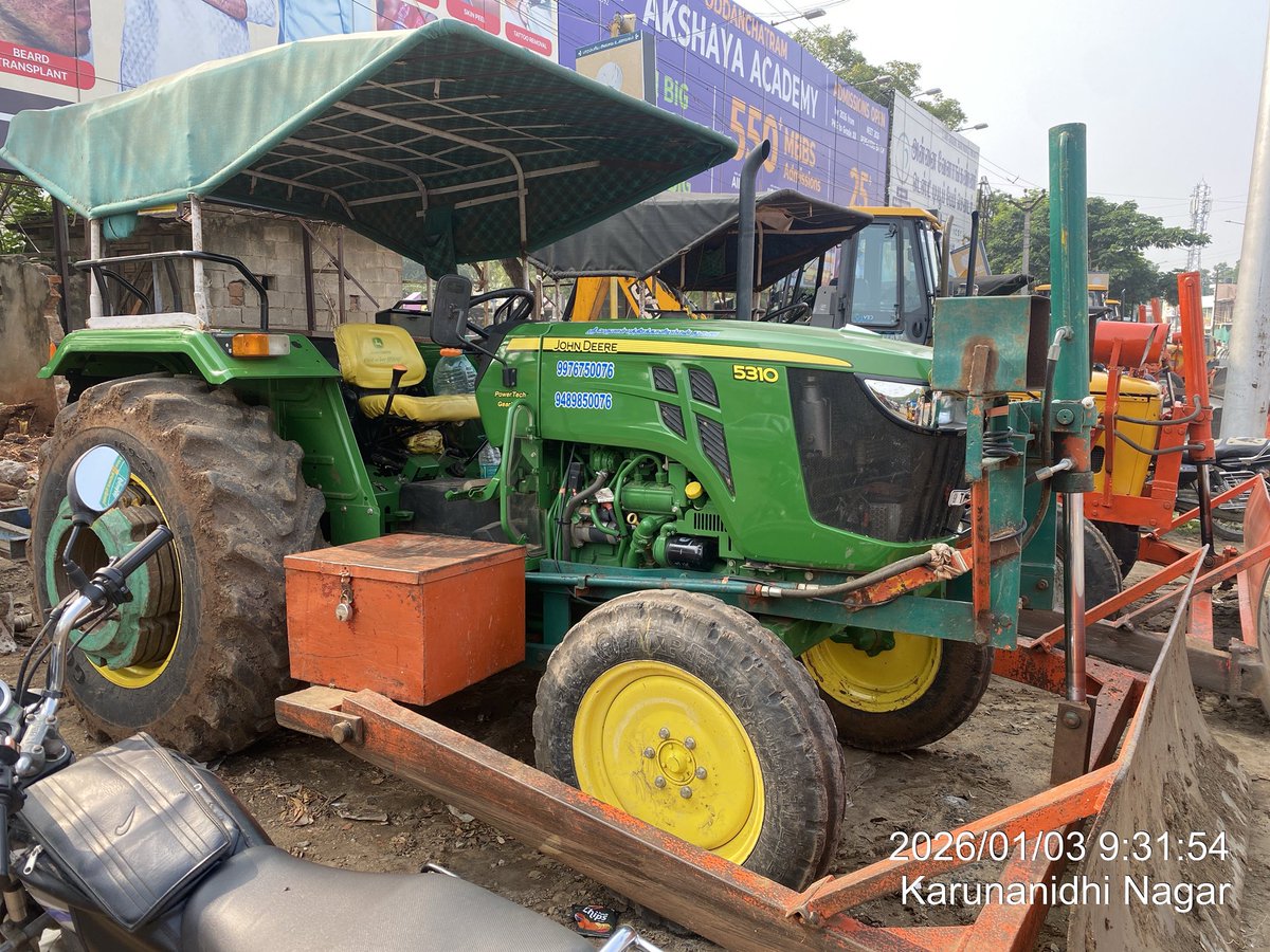 rinrinrin47disk's tweet image. 🇮🇳インドでジョンディア発見👀
牛のシール？が可愛い🩷
#RINdia2526

（間違って消しちゃったので再投稿💦）