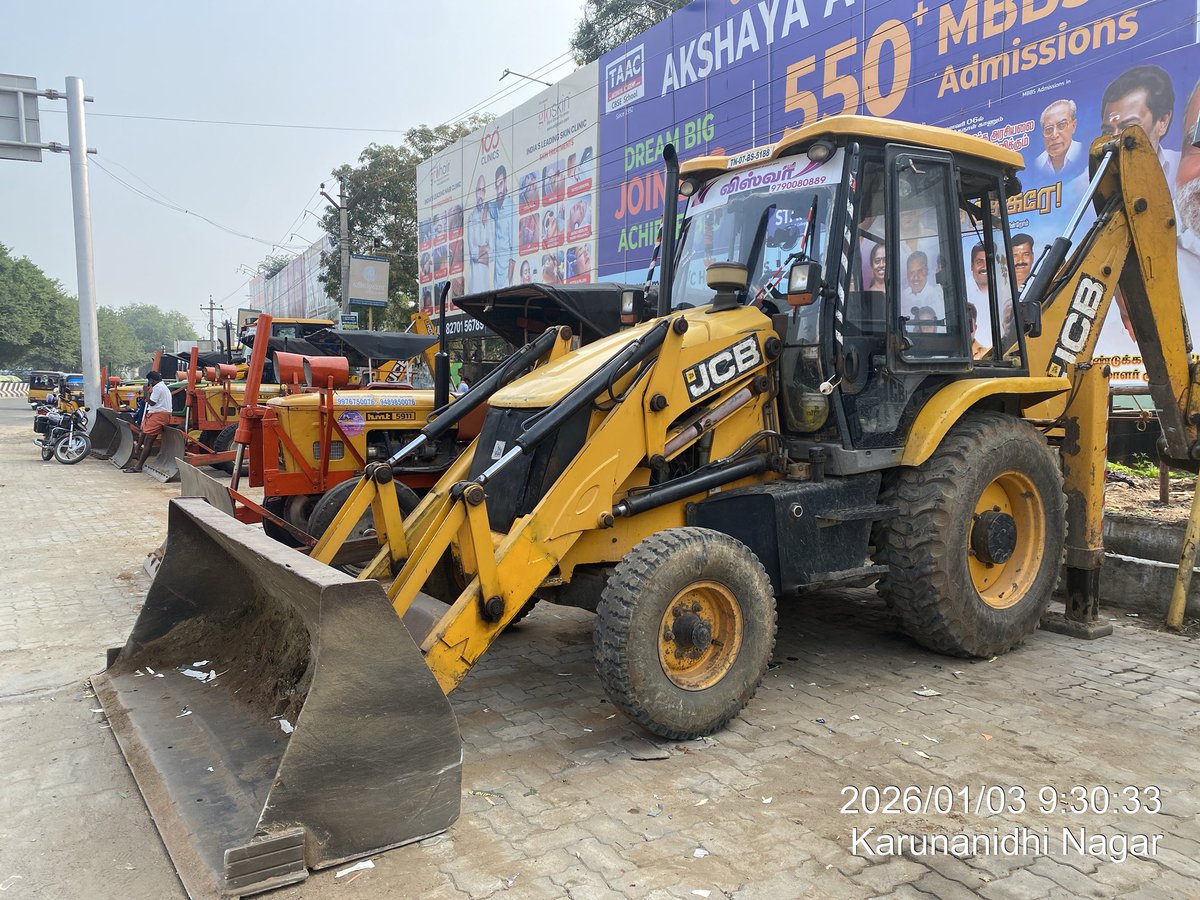 rinrinrin47disk's tweet image. 🇮🇳インドでジョンディア発見👀
牛のシール？が可愛い🩷
#RINdia2526

（間違って消しちゃったので再投稿💦）