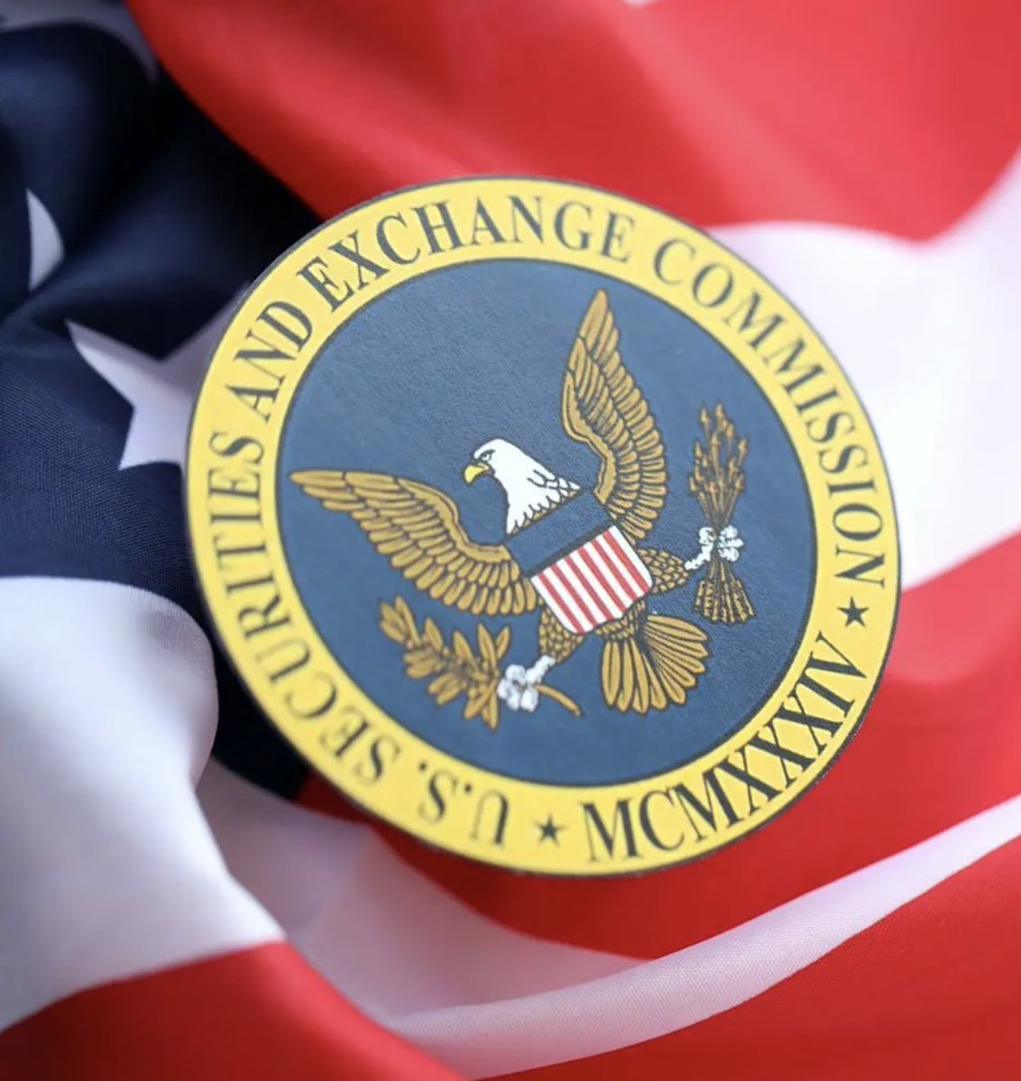 🚨Bureau : Caroline Crenshaw lascia la SEC: addio alla regolamentazione degli ETF spot in Bitcoin