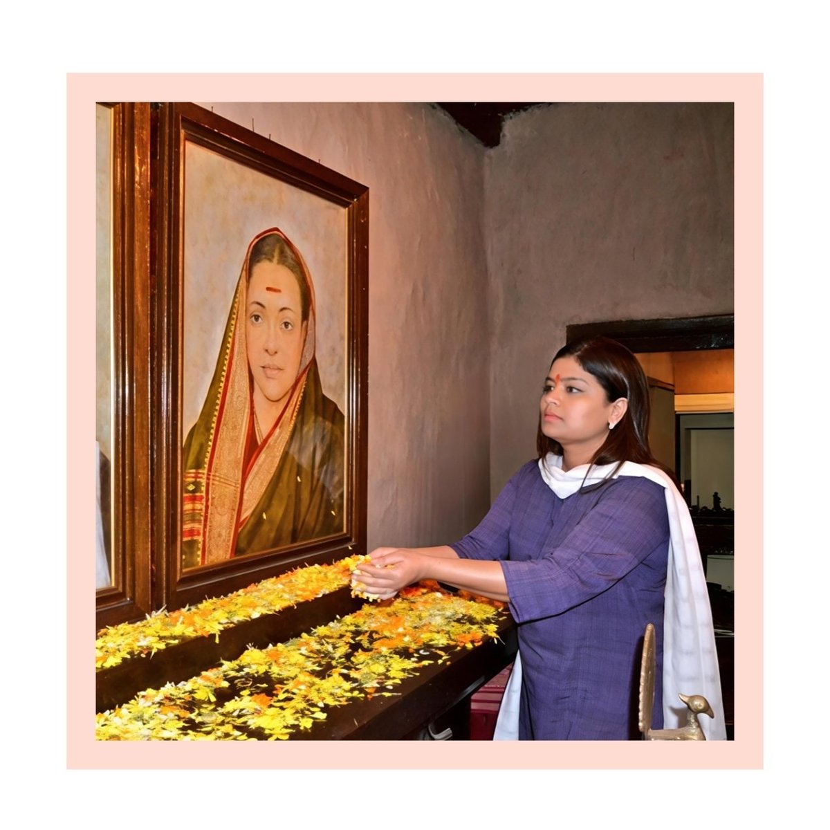 poonam_mahajan's tweet photo. स्त्री शिक्षणाची मुहूर्तमेढ रोवणाऱ्या भारतातील पहिल्या महिला शिक्षिका, क्रांतिज्योती सावित्रीबाई फुले यांना जयंती दिनी विनम्र अभिवादन! https://t.co/0QKPFSTrlA