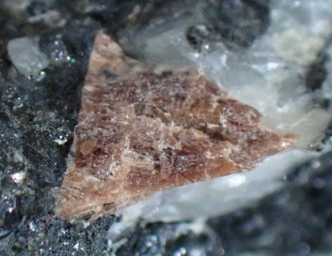 ozRsBzHI01xdkJT's tweet image. デーナ石　山口県
Danalite デーナライト
Be3Fe2+4(SiO4)3S　立方晶系　硬度5 1/2〜6
①全体　②上　③拡大　④拡大(深度合成)
#国産の力