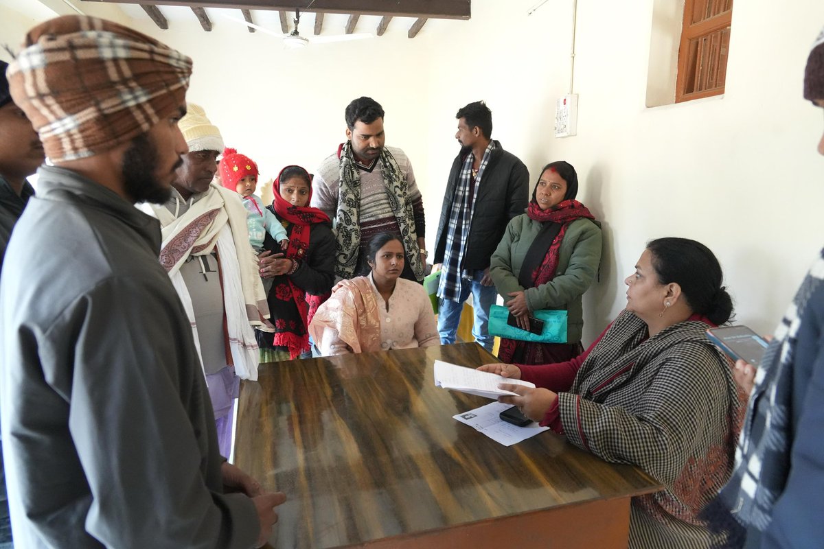 आज खिरौंदी स्थित आवास पर महागामा के अपने परिवारजनों से भेंट कर उनकी समस्याओं को गंभीरता से सुना और उन्हें आश्वस्त किया कि समाधान की दिशा में हर संभव प्रयास पूरी प्रतिबद्धता के साथ किए जाएंगे।

महागामा मेरे लिए सिर्फ़ एक क्षेत्र नहीं, बल्कि मेरा परिवार है। हर घर तक भरोसा, राहत और