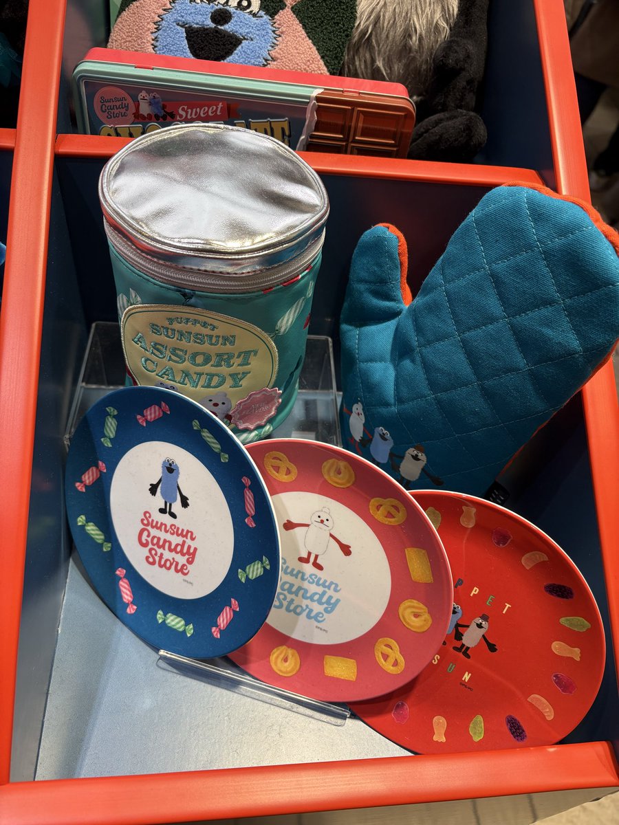 chi228652201's tweet photo. スンスン行ってきた💗
可愛かった🥰
 #パペットスンスン #スンスン #東京  #SunsunCandyStore https://t.co/asSZH9GzgQ