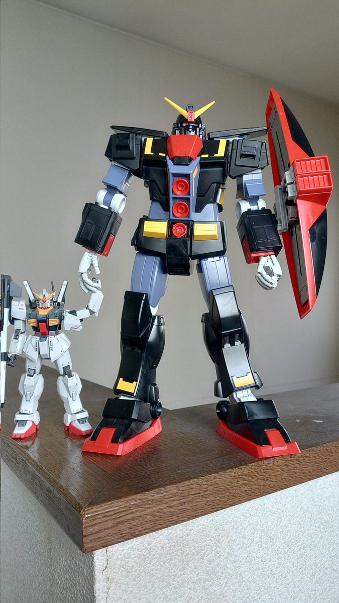 ＃ガンプラ
皆様こんにちは😊
サイコガンダム素組できました〜😆わかってはいたもの、とにかく大きいめっちゃデカいです。キットのバランスが絶妙でめっちゃカッコ良い〜作って良かった😆
マークⅡと並べるとその大きさに唖然😱