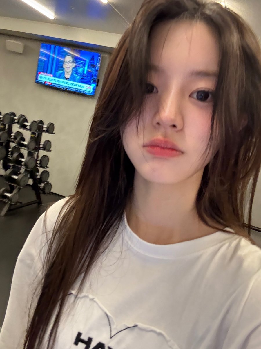 5min11z's tweet photo. 자칭애기님 이런셀카진짜너무좋은듯.. https://t.co/BtSbfq4MXM