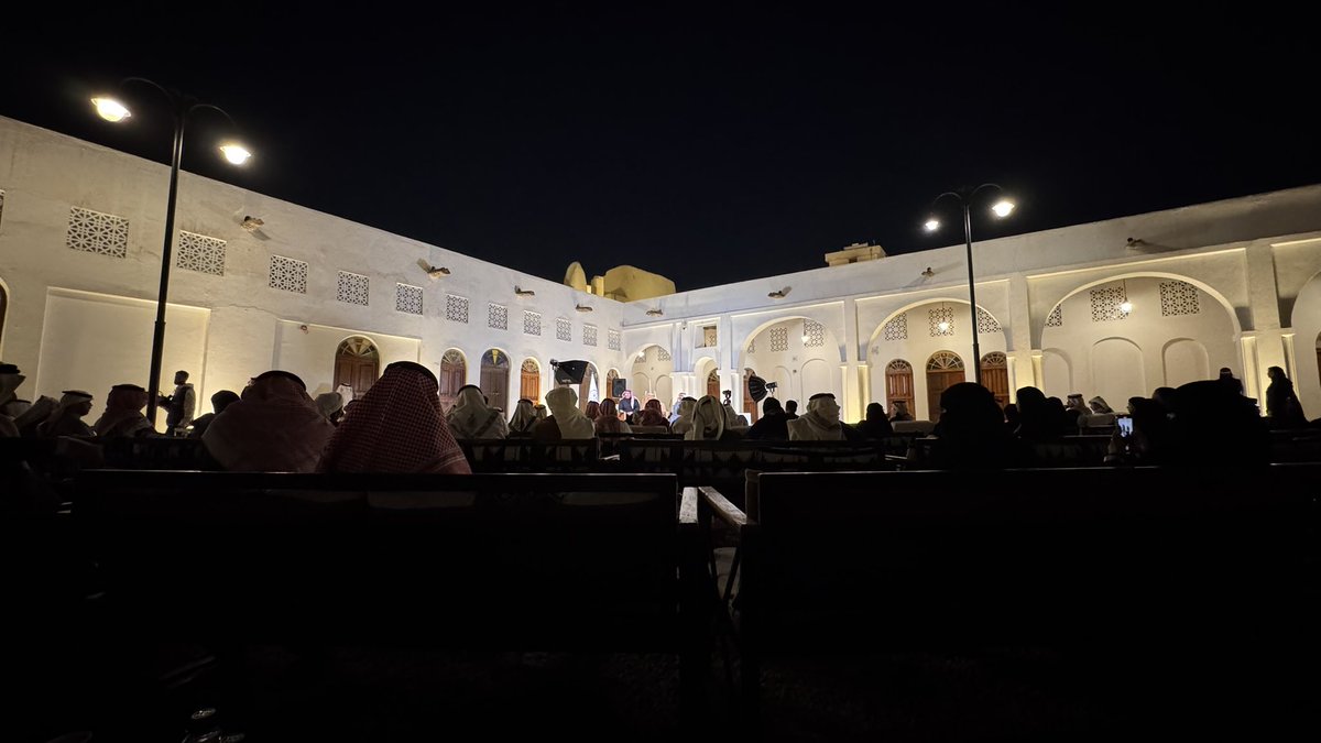 سعدت بحضور أمسية ليالي الأحساء مع الصامود في قصر إبراهيم كان تجربة ثقافية مختلفة، حيث يلتقي الحوار المعرفي مع عمق المكان وتاريخه.

هذا النوع من الفعاليات يعكس أهمية توظيف المواقع التراثية كمساحات حيّة للفكر والنقاش، ويؤكد أن الثقافة تجربة تعاش وتترك أثرا.
<a href="/huomod6/">حمود الصاهود</a> <a href="/ahda_alahsa/">هيئة تطوير الأحساء</a>