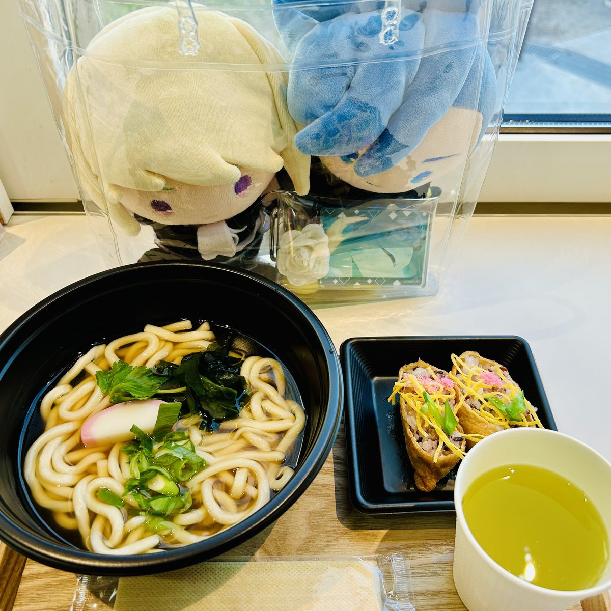 お昼にいただいたおうどんと古米のお稲荷さん
美味しかった〜温まりました！
むにゅちゃん、いつも目の前で美味しいもの見せつけてごめんね😉💦
#むにゅライフ