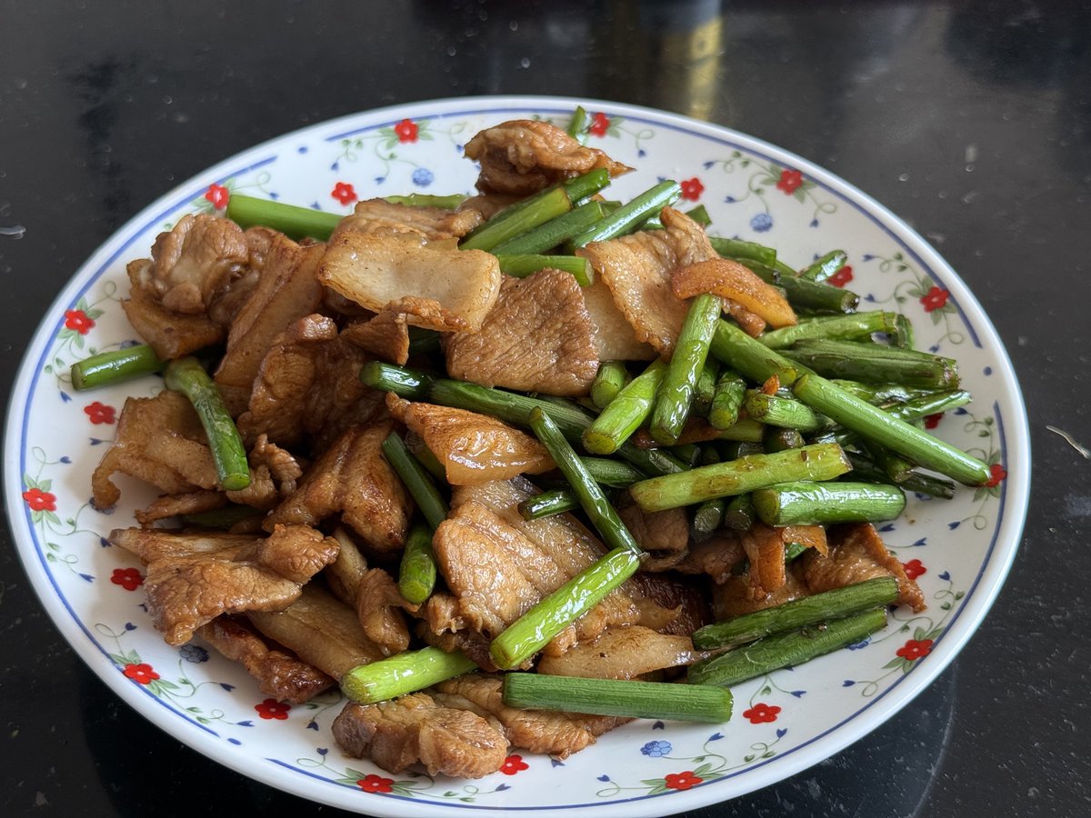 lu9024's tweet image. 蒜苔炒肉😋