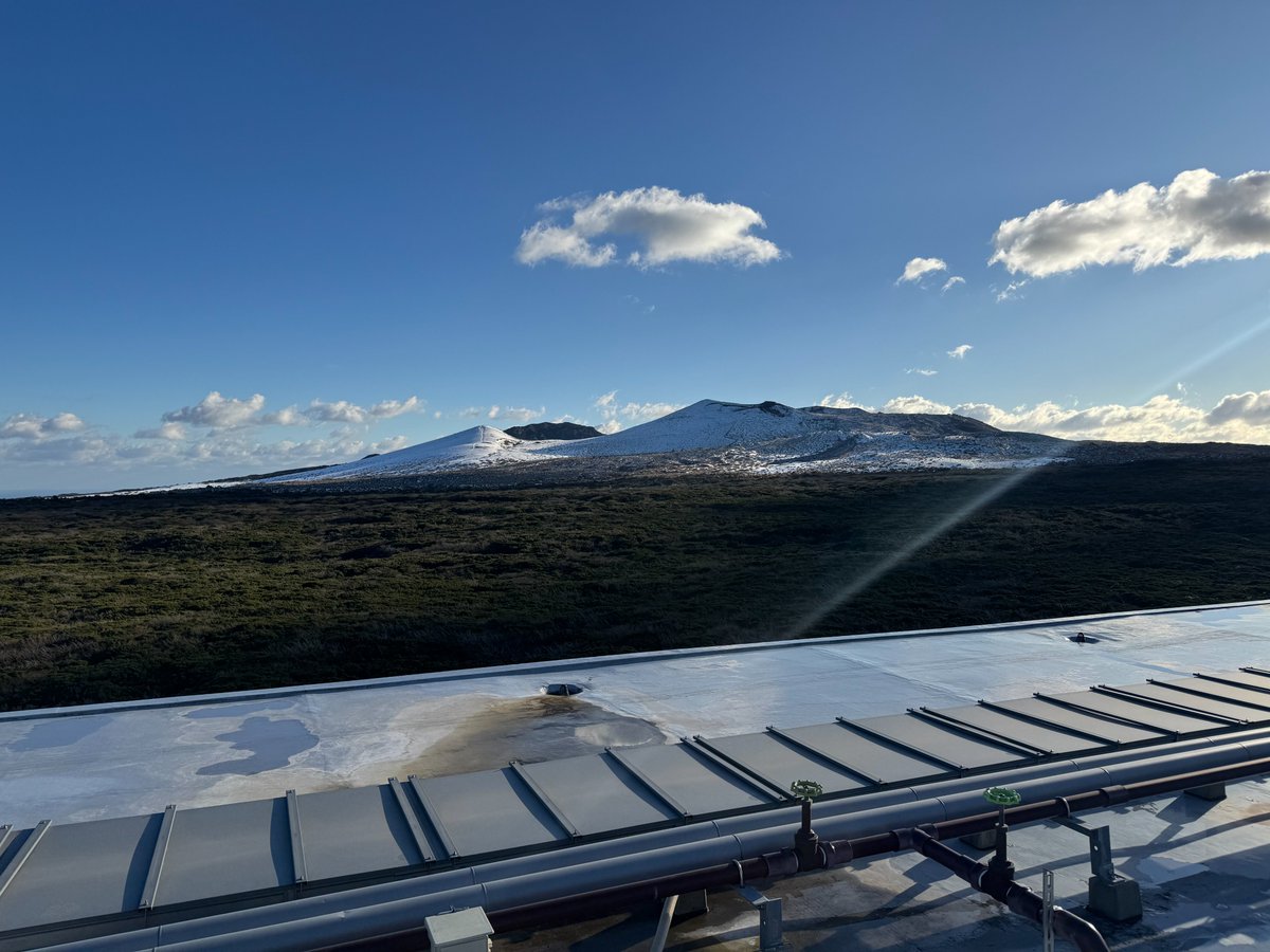 こんにちは、大島温泉ホテルでございます。

新年皆様いかがお過ごしでしょうか。三原山は綺麗な雪景色です☃️　さて週明け1月5日（月）～1月9日（金）までの間、当ホテルは休館日になります。営業再開は1月10日（土）の午後からになりますのでよろしくお願いいたします。

#大島温泉ホテル