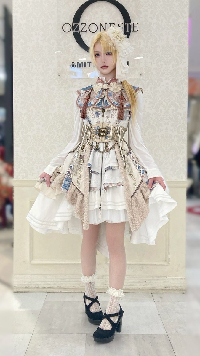 新品タグ付き⭐︎ozz on オーバースカート/ケープ 新品タグ付き⭐︎ozz on オーバースカート/ケープ