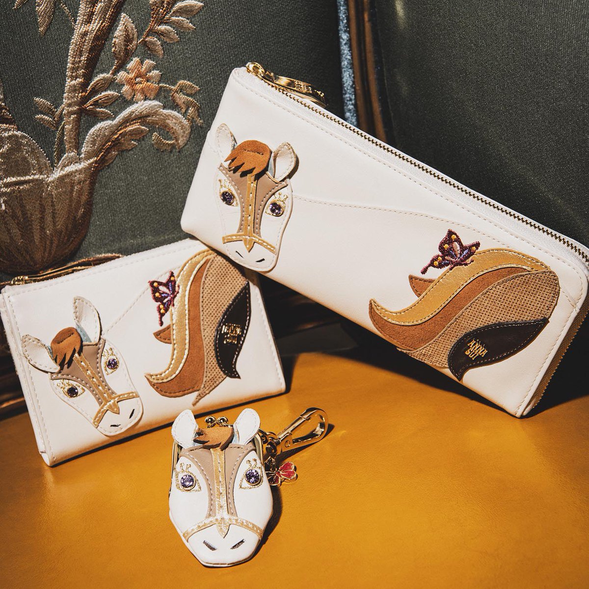 見るたびに笑顔になれる幸運の財布シリーズ🫏 愛らしい馬の顔とふわり