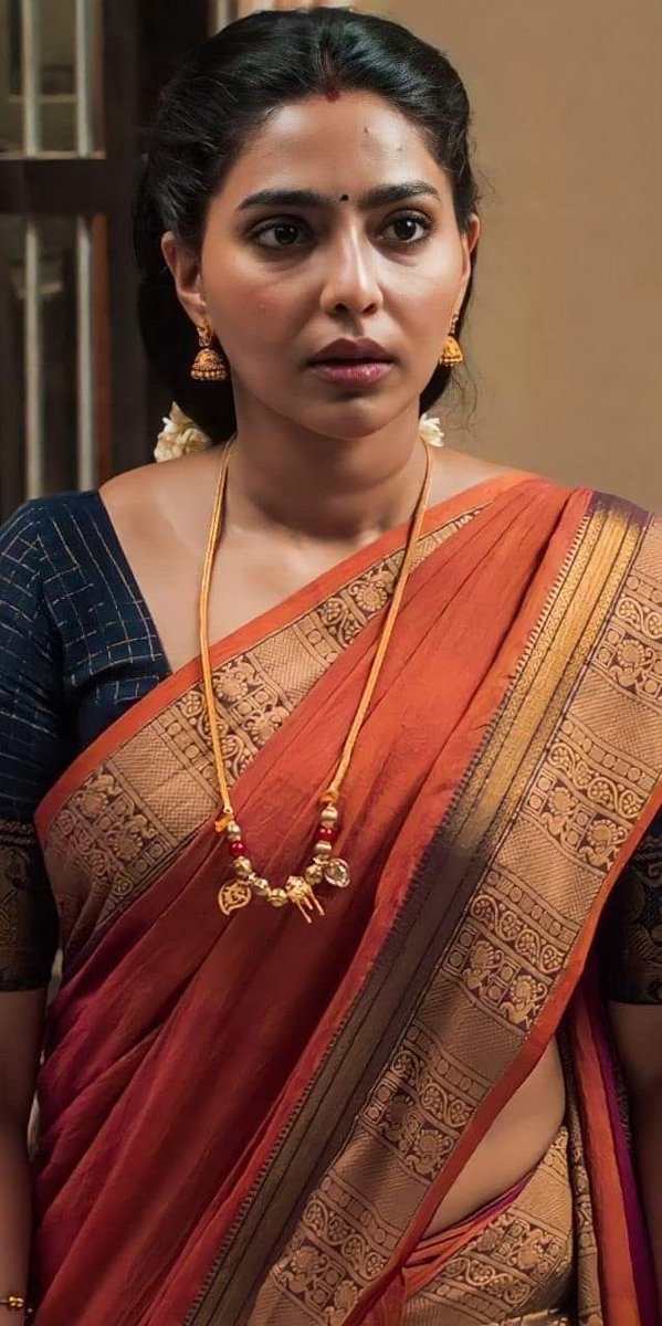 My new wife ask me who's this 
Me : En frnd than baby innaiku inga than iruka poran 
My wife : innaiku namaku first night nga. Inga epdi
My frnd : aama first night than. Aana antha potta kuda ila, enkuda😘
And me kneel like a dog while holding the condoms in my mouth🥺🤤