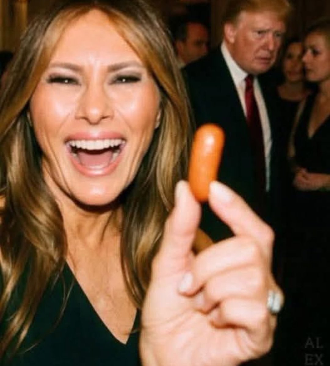 NotSoHappyChat7's tweet image. Yep #CheetoInChief &amp;amp; his #Small !