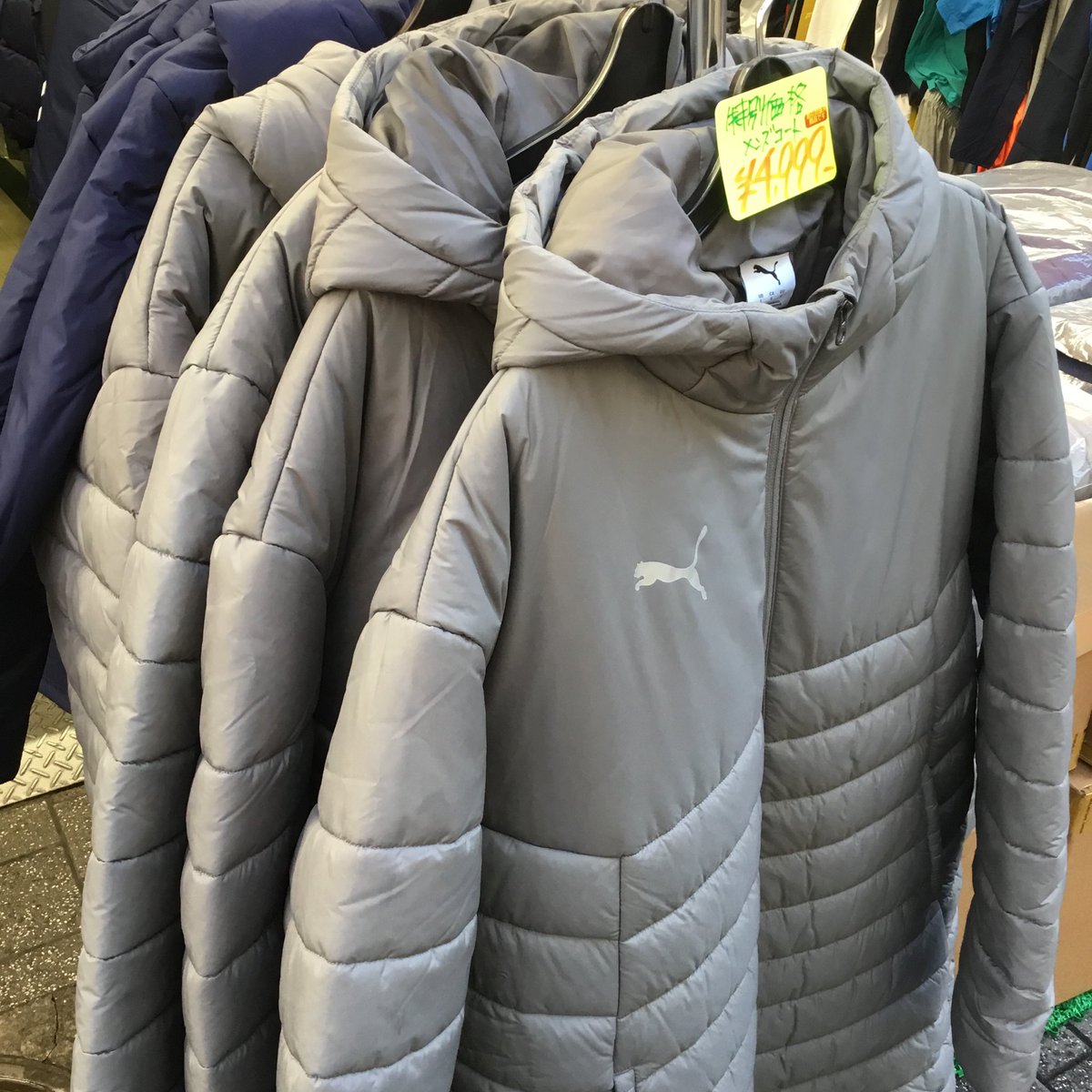 zyuenvolleyball's tweet image. プーマのロングコートが安い‼️

大人用→カラー：グレー、サイズS ~XL(男女兼用)
ジュニア用→カラー：ネイビー、120 ~164
⚠️各種割引対象外⚠️

ご来店お待ちしております😊

お問い合わせ
☎️03-3831-7961

#puma #coat