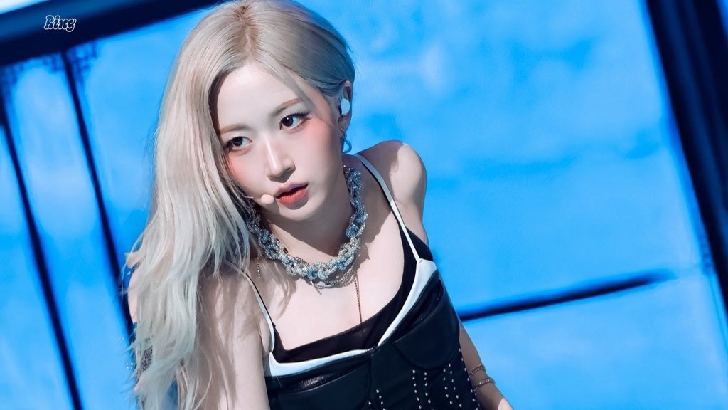 500woni's tweet image. three days apart mind you…