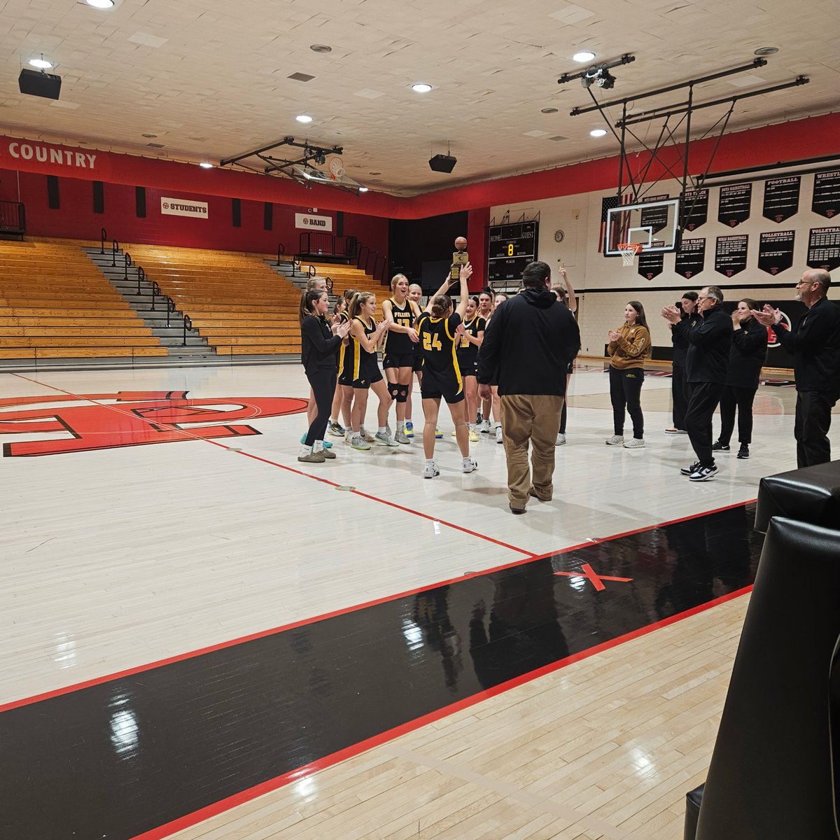 averyelijah_12's tweet image. Small School Classic Champions &amp;amp; MVP of the tournament!