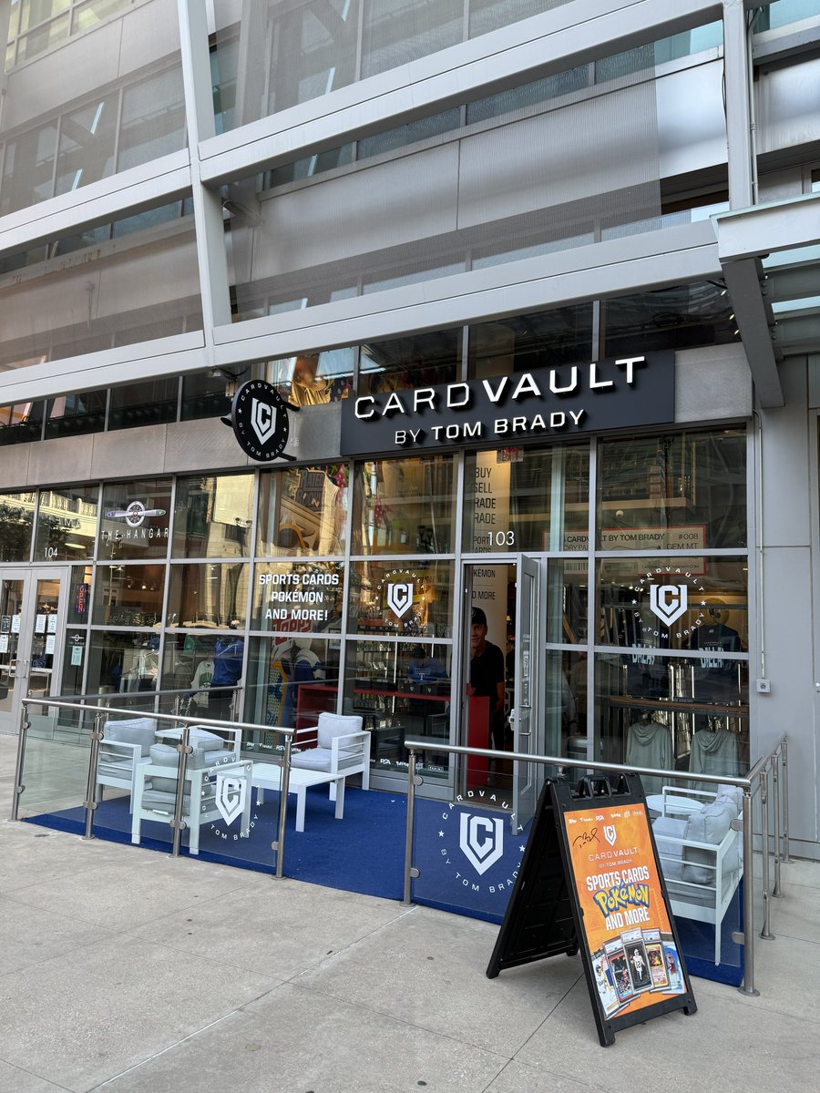 ECCardCo's tweet image. Stopped in @CardVaultTB in Dallas today and came out of there with this 🔥 2023 Topps Tribute Corey Seager /10! @CardPurchaser