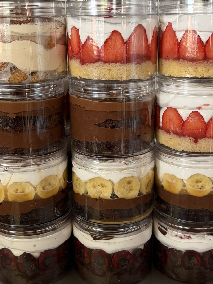 kristqiao's tweet image. เป็นเทศกาลเดือนธันวาที่สนุกสมใจมาก เพิ่งได้พักเอง ขอบคุณทั้ง 1,000 ออเดอร์ของ Cake box และ Cake cup นะครับ หากมีอันไหนผิดพลาดขออภัยไว้ด้วยนะครับ ผมกำลังปรับปรุงให้ดีขึ้นและยังคงคุณภาพเดิม ทำขนมเข้าสังคมไว้ต่อไป ถึงแม้ฝ่ายบัญชีจะเตือนเรื่องวัตถุดิบขึ้นราคาก็ตาม แล้วเจอกันในปีนี้…